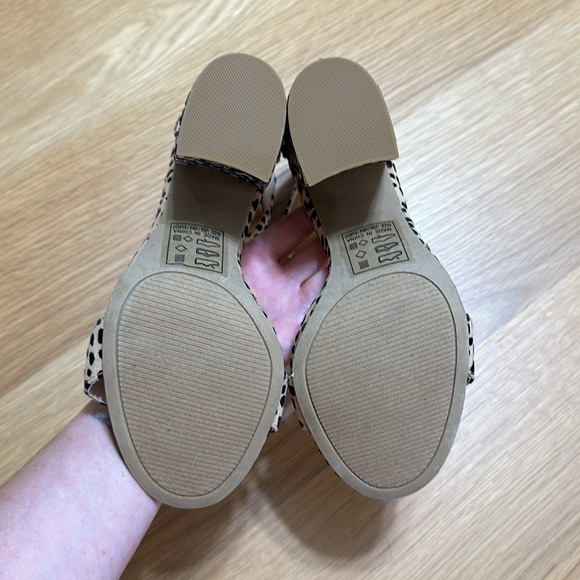 Qupid Cheetah Ankle Strap Block Heels NEW - Picture 5 of 7